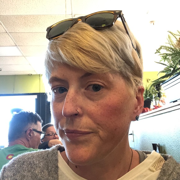 Meet your Posher, Andrea - Picture 7 of 9